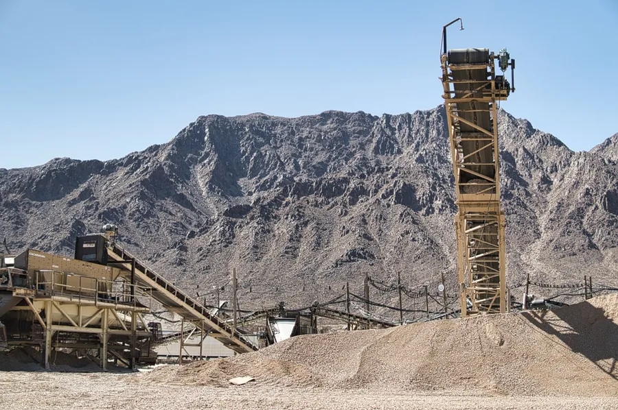 crushing and screening tower at las vegas quarry